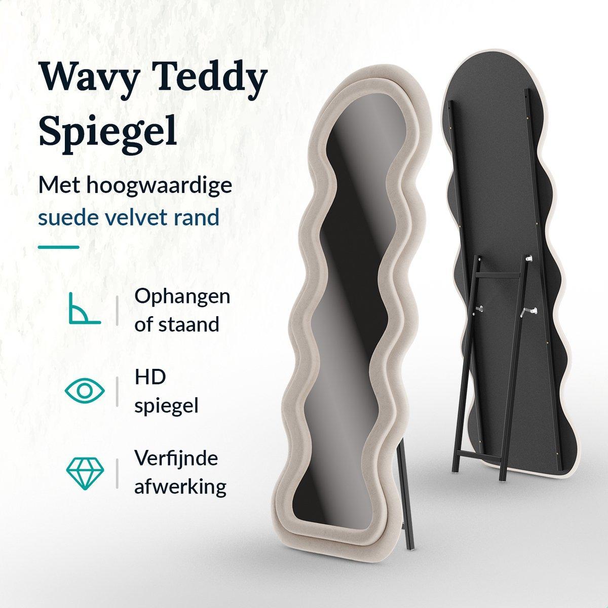 Crèmekleurige wandspiegel met fluwelen frame
