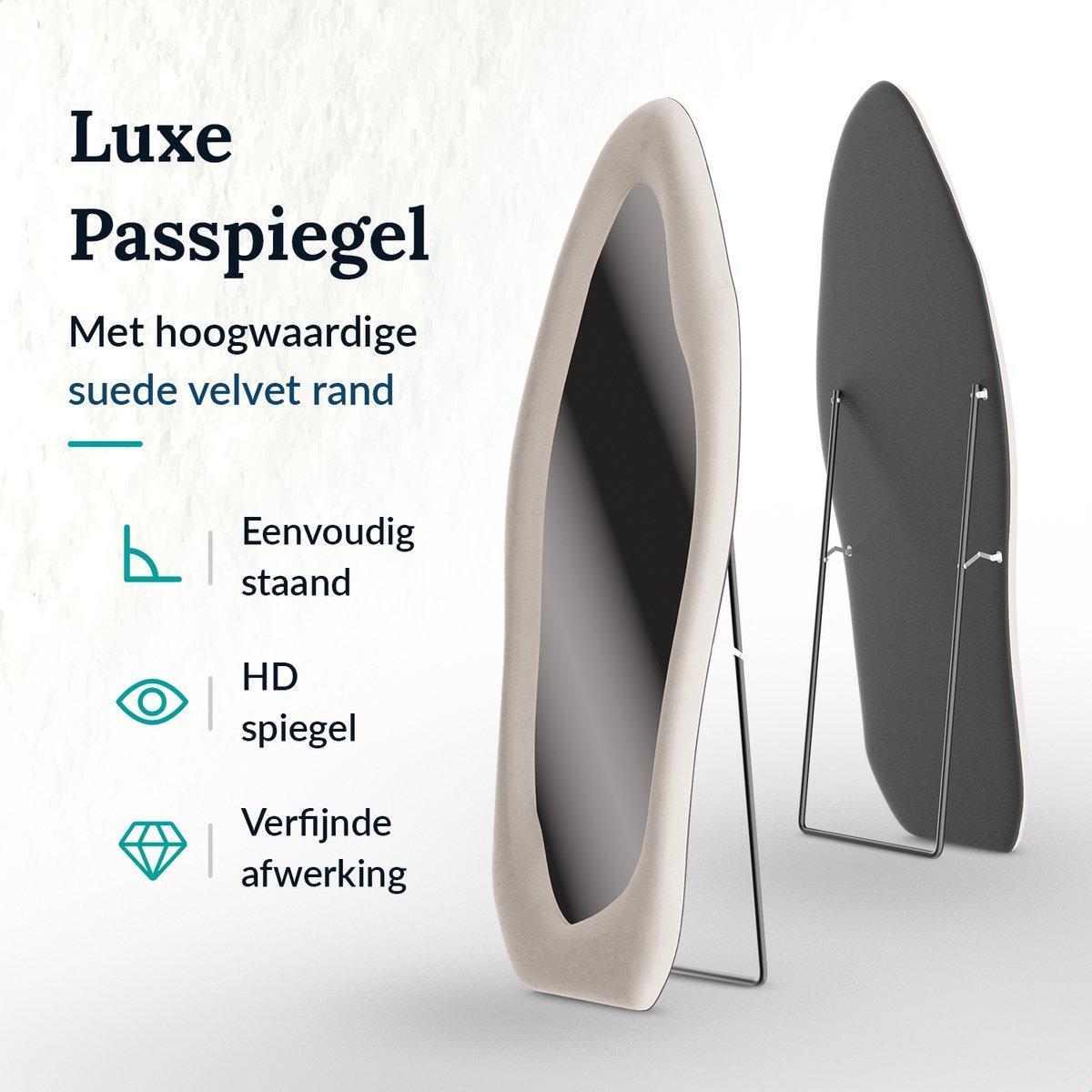 Organische wandspiegel met suede velvet frame