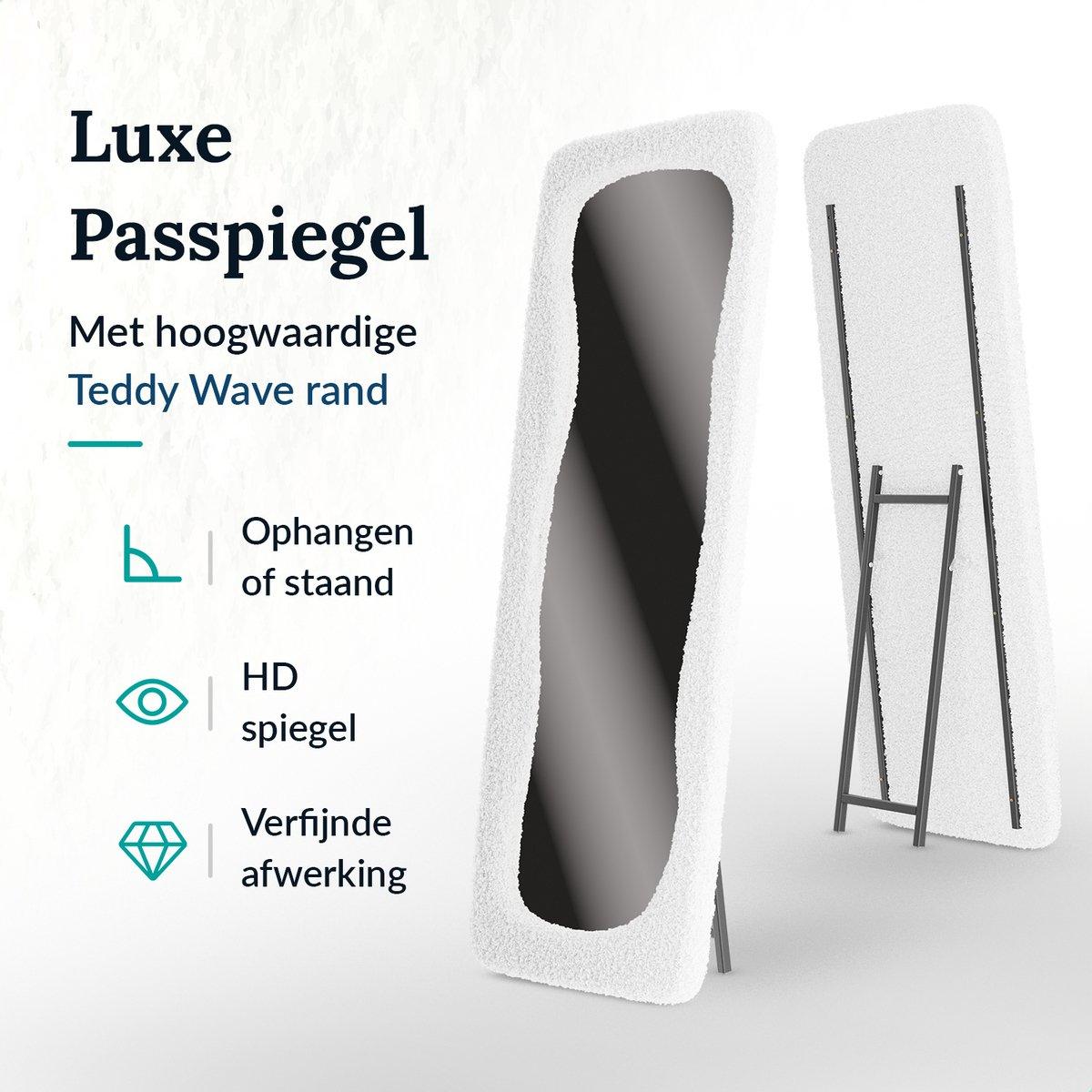 Witte teddy passpiegel staand
