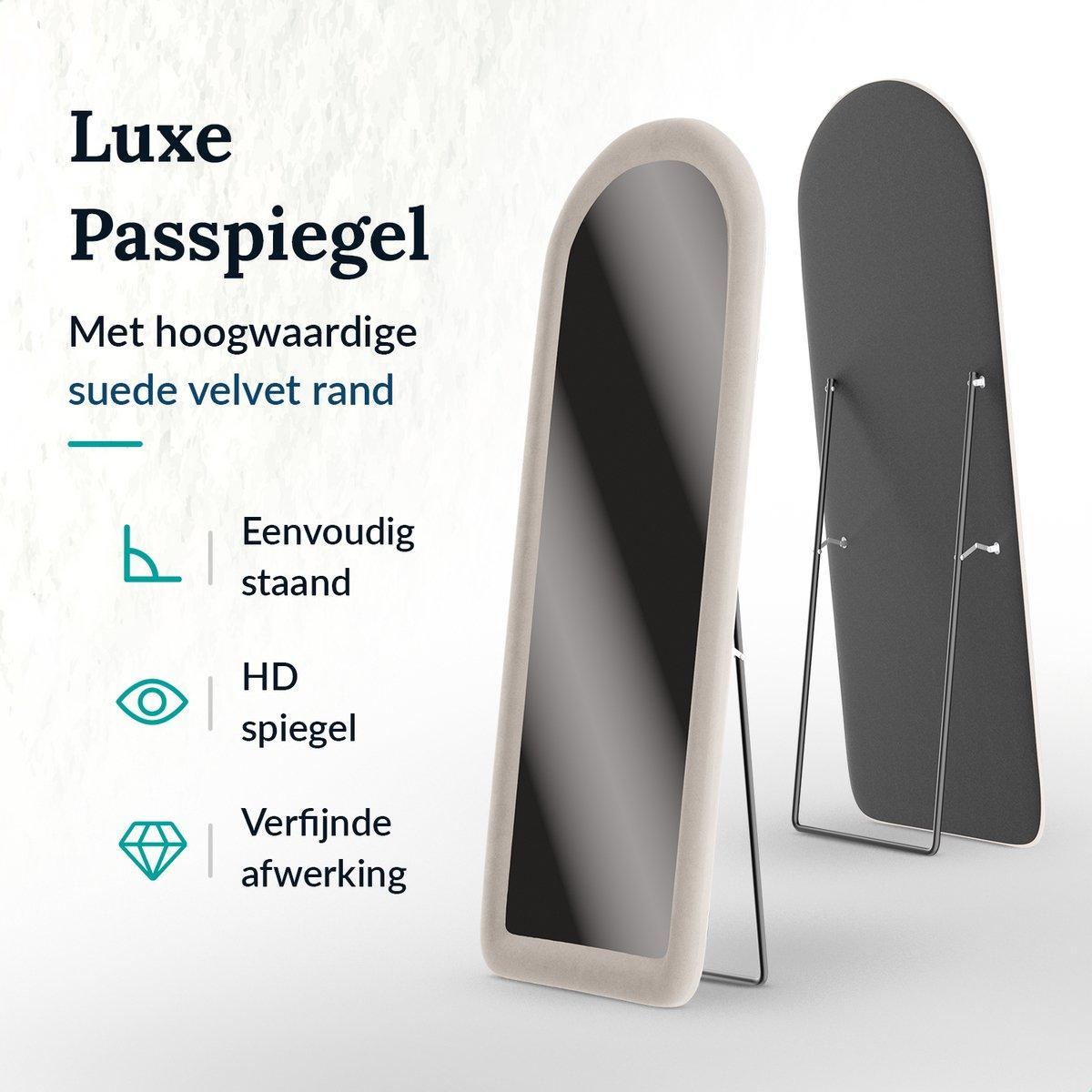 Rechthoekige wandspiegel met suede velvet frame